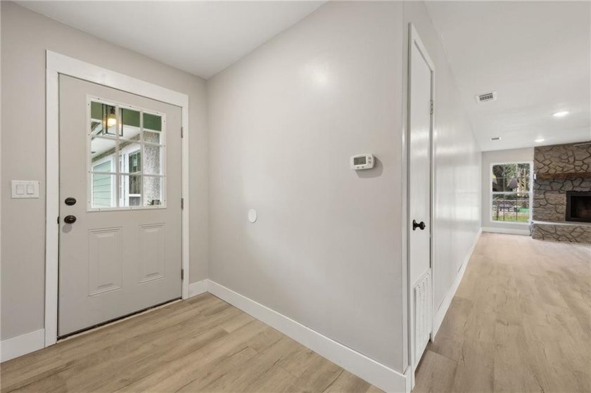 Discover your new home! This beautifully remodeled 2-bedroom - photo 8