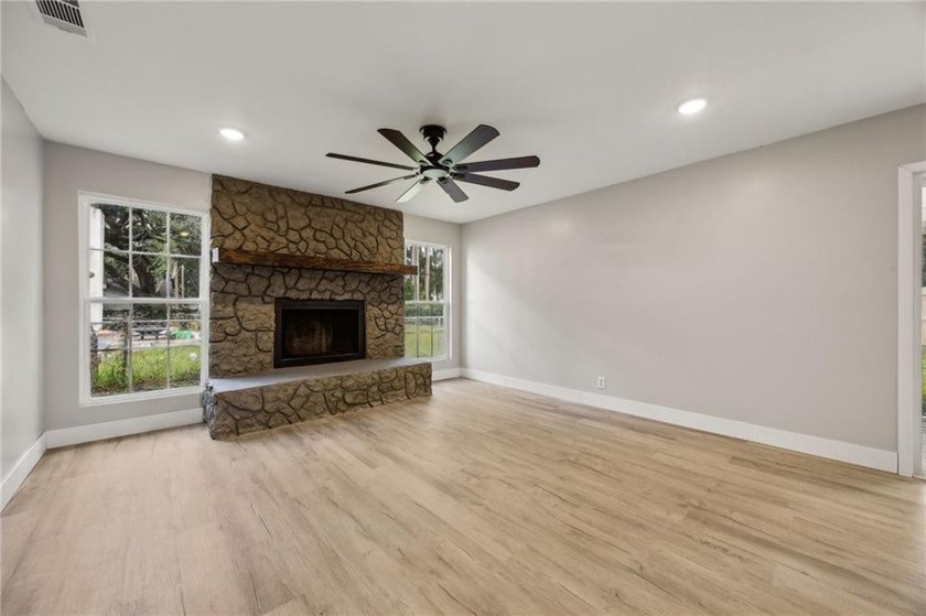 Discover your new home! This beautifully remodeled 2-bedroom - photo 9