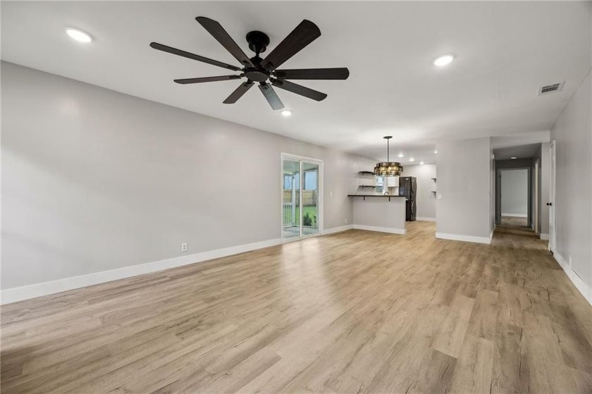 Discover your new home! This beautifully remodeled 2-bedroom - photo 10