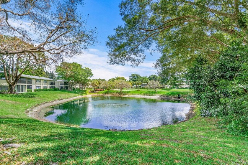 Enjoy the best of country club living at Hunters Run in this - photo 13