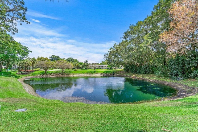 Enjoy the best of country club living at Hunters Run in this - photo 14