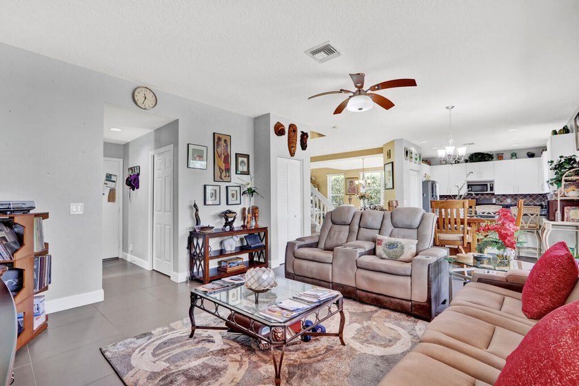 Discover this stunning two-story single-family residence in - photo 17