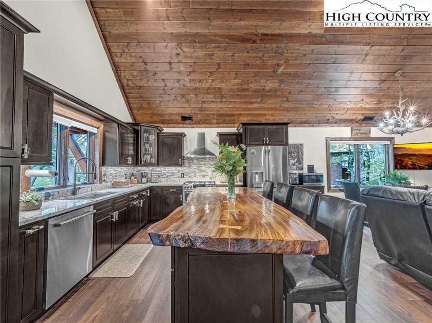 Sugar Pointe is quickly becoming the premier community on Sugar - photo 5