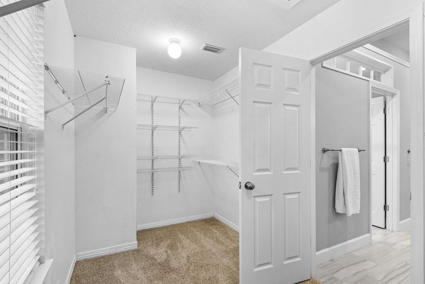 Welcome to 320 Branch Hill Park, where traditional charm meets - photo 33
