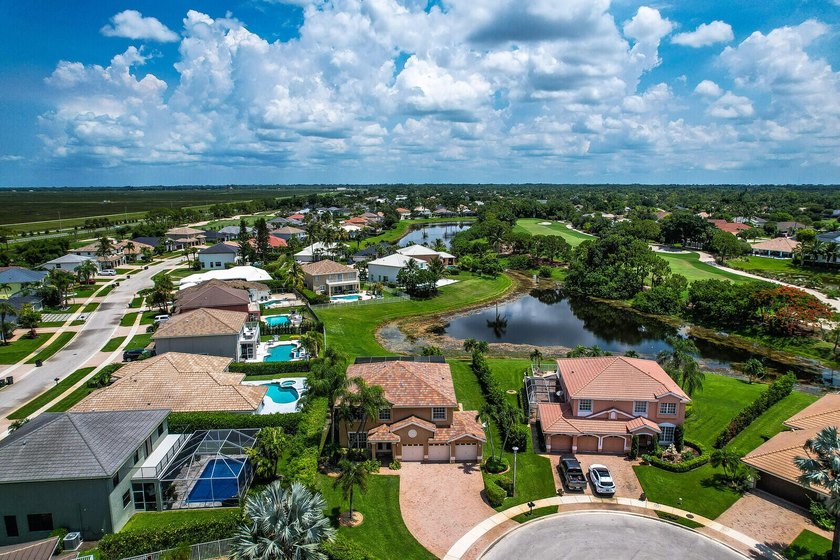 Discover this stunning two-story single-family residence in - photo 34
