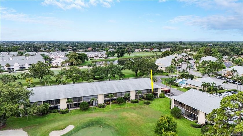 Gorgeous! Completely updated 2 BD, 2BA 1ST Floor, corner unit in - photo 28