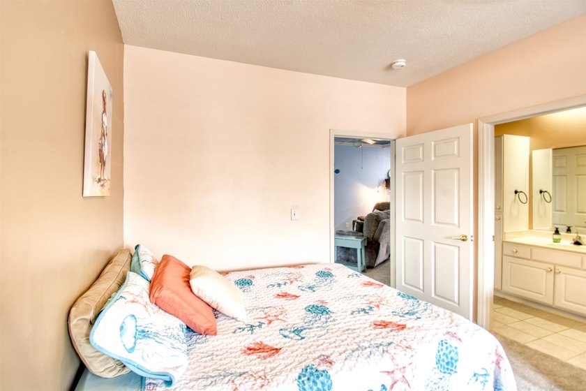 This beautiful FULLY-FURNISHED 3 bedroom 2 bath is located in - photo 15