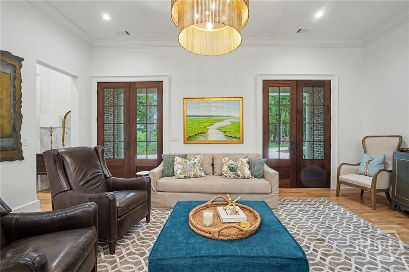 Tucked beneath a canopy of majestic live oaks draped in Spanish - photo 10