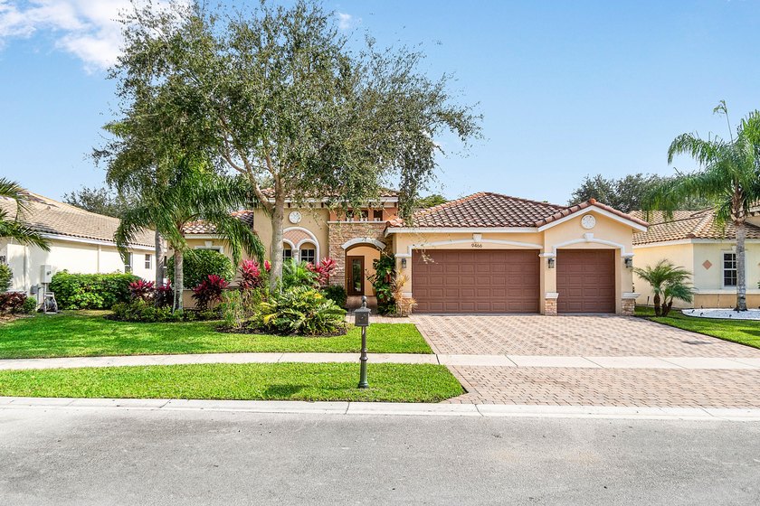Welcome to this beautifully maintained 4-bedroom, 3-bathroom - photo 2