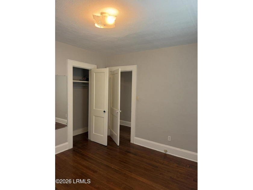 Great AFFORDABLE 2 bedroom older home with front porch, a mile - photo 13