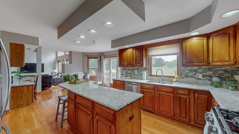 Amazing Stonebridge home on the Golf Course with full finished - photo 10