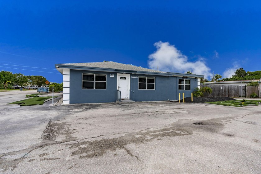 Unique mixed-use investmnet opportunity featuring a fully - photo 3