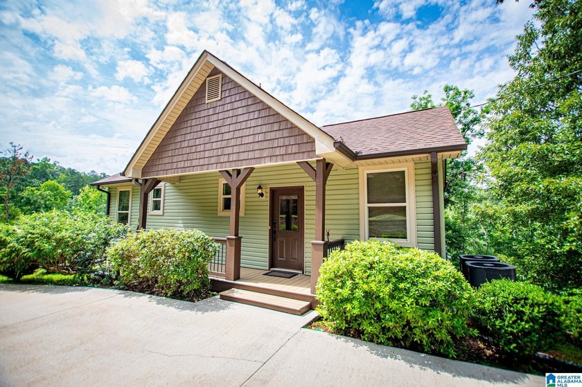 THIS LAKE FRONT HOME WITH AN OPEN FLOOR PLAN OFFERS COMFORT AND - photo 3