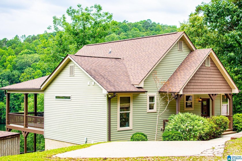 THIS LAKE FRONT HOME WITH AN OPEN FLOOR PLAN OFFERS COMFORT AND - photo 5