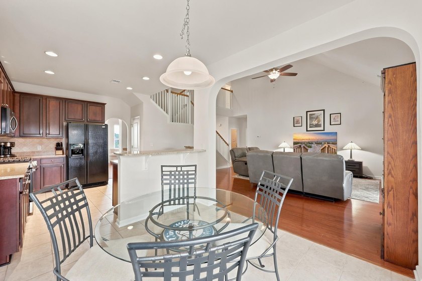 Welcome to this beautifully designed 4 bedrooms, 3.5 bathrooms - photo 17
