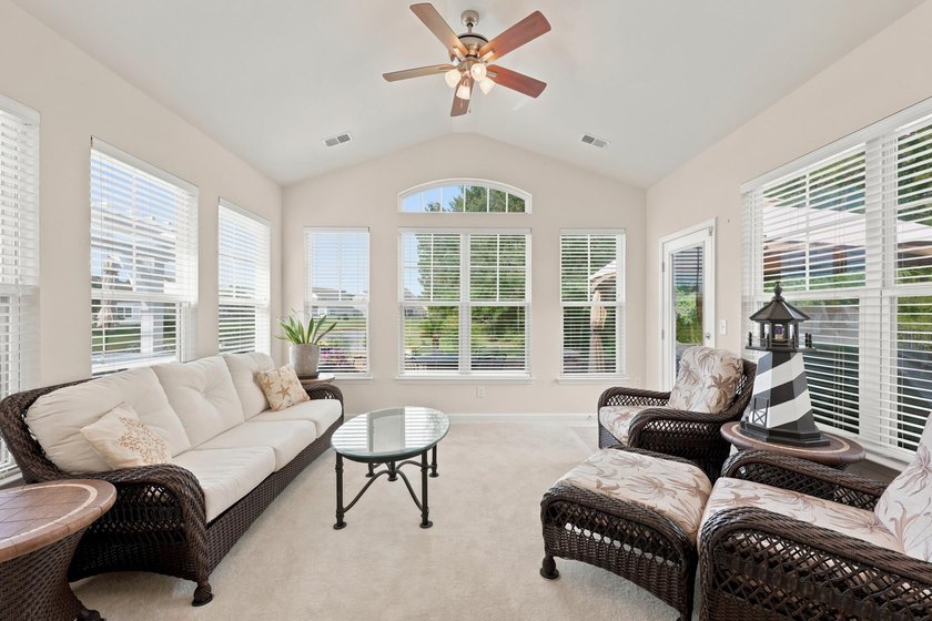 Welcome to this beautifully designed 4 bedrooms, 3.5 bathrooms - photo 21