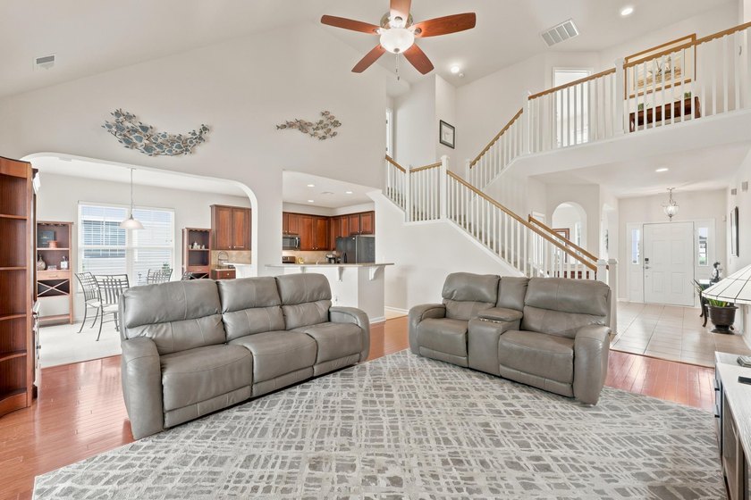 Welcome to this beautifully designed 4 bedrooms, 3.5 bathrooms - photo 22