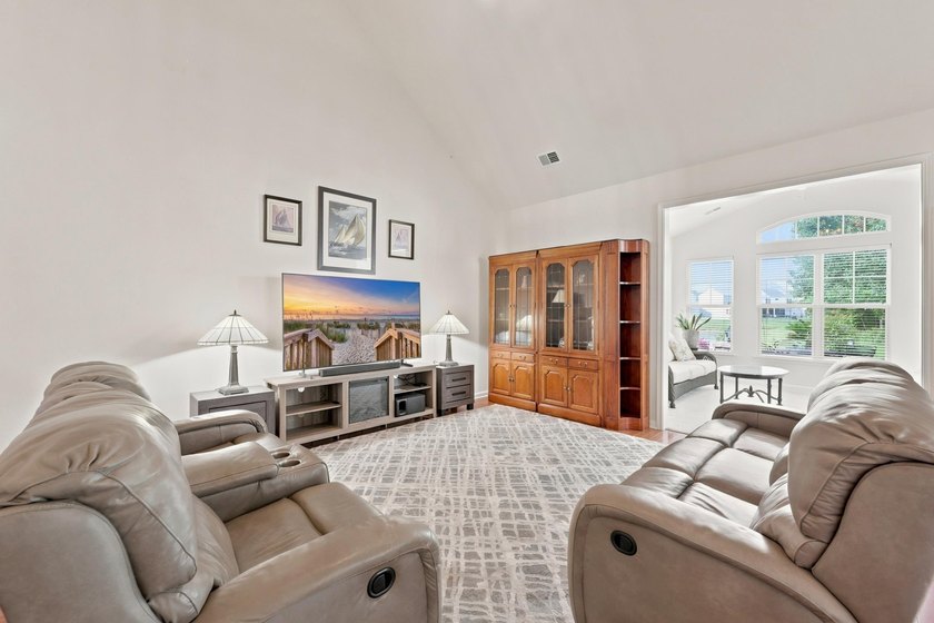 Welcome to this beautifully designed 4 bedrooms, 3.5 bathrooms - photo 24
