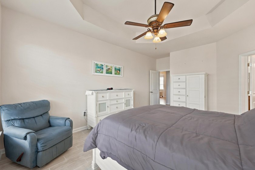 Welcome to this beautifully designed 4 bedrooms, 3.5 bathrooms - photo 29
