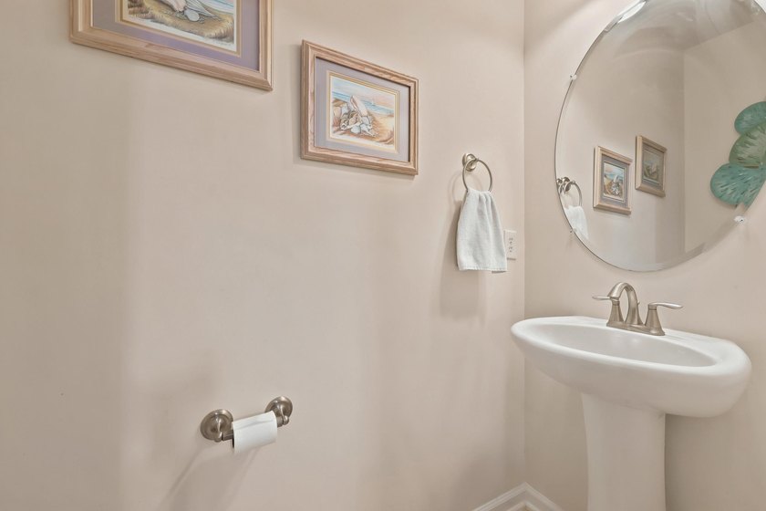 Welcome to this beautifully designed 4 bedrooms, 3.5 bathrooms - photo 34