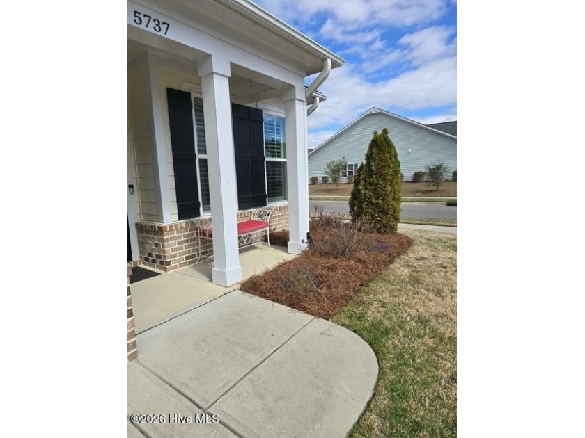 Immaculate 3-bedroom, home with bonus room on a desirable corner - photo 4
