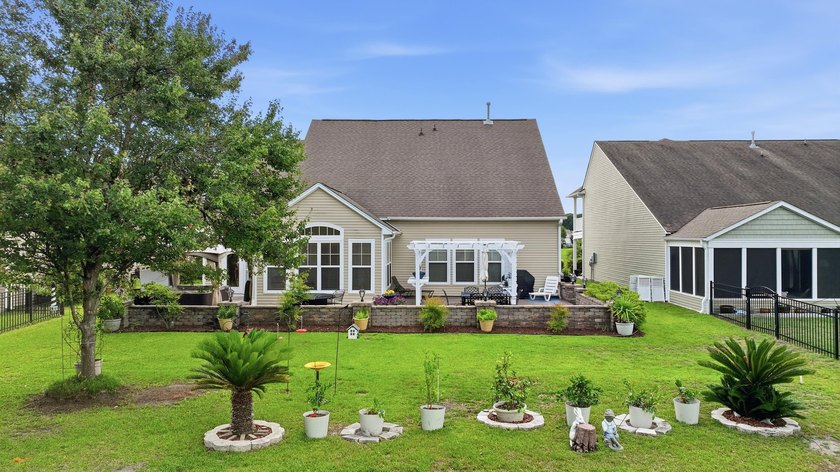Welcome to this beautifully designed 4 bedrooms, 3.5 bathrooms - photo 49