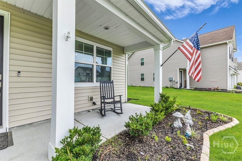 This 2-story, 5-bedroom, 3-bathroom beauty has laid all its - photo 7