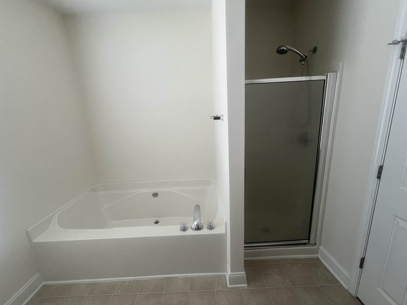 This home has a very inviting open floor plan and a breakfast - photo 12
