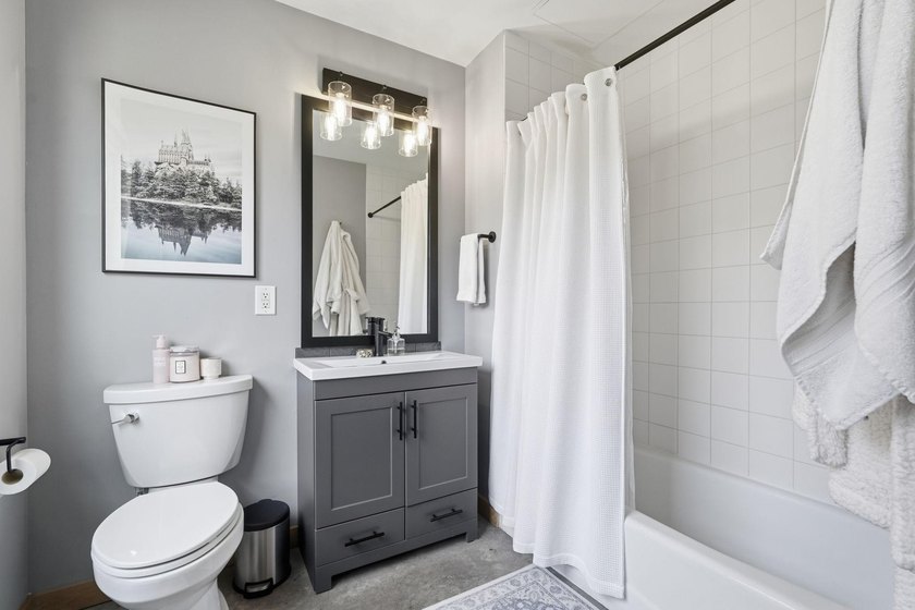 Exceptional North Loop living in a beautifully updated corner - photo 27