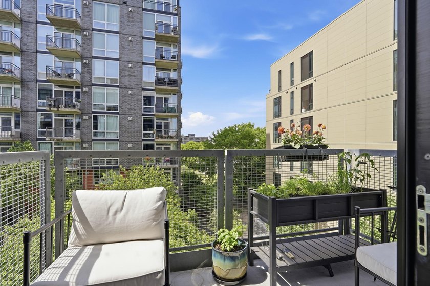 Exceptional North Loop living in a beautifully updated corner - photo 28