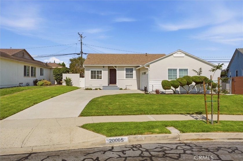 Prestigious west Torrance location! This home is tucked away on - photo 2