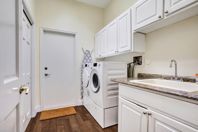Move right into this beautifully updated 4-bedroom, 3.5-bath - photo 33