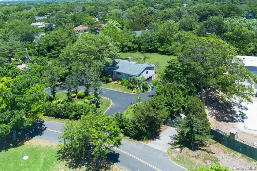 Welcome to this expansive 5-bedroom, 3.5-bathroom residence - photo 42