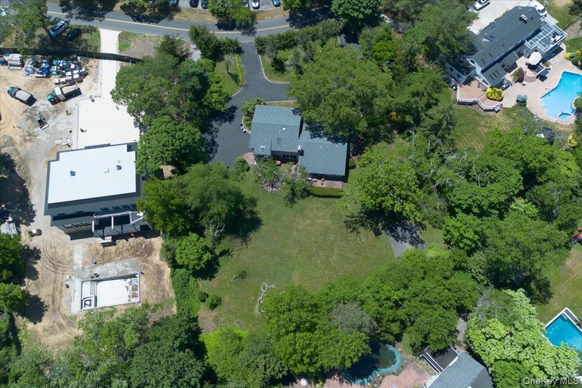 Welcome to this expansive 5-bedroom, 3.5-bathroom residence - photo 43