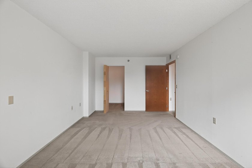 Clean, move-in ready, third floor 2-Bedroom condo in a thriving - photo 13