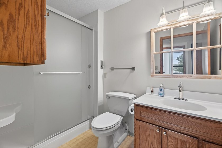 Clean, move-in ready, third floor 2-Bedroom condo in a thriving - photo 19