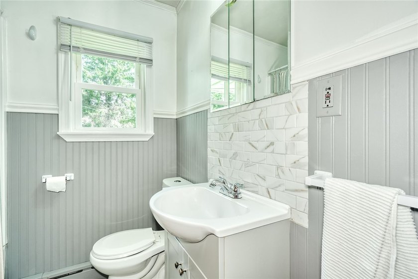 Welcome to 19 Loderdale Drive! This beautifully maintained - photo 22