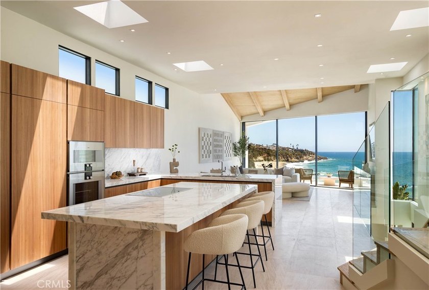 Perched atop an oceanfront bluff overlooking one of Laguna - photo 3