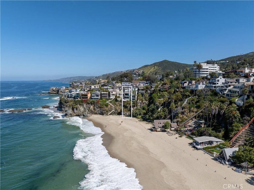 Perched atop an oceanfront bluff overlooking one of Laguna - photo 4