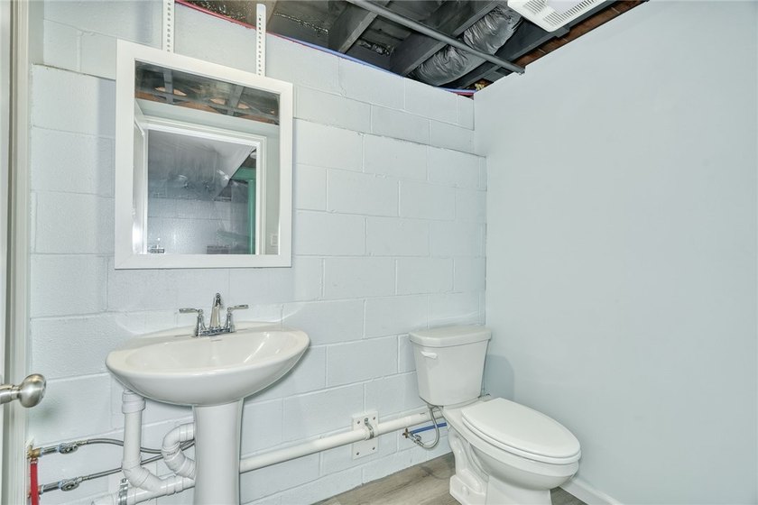 Welcome to 19 Loderdale Drive! This beautifully maintained - photo 25