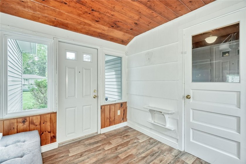 Welcome to 19 Loderdale Drive! This beautifully maintained - photo 26