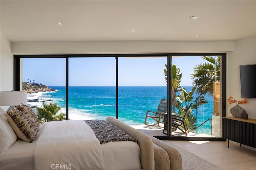Perched atop an oceanfront bluff overlooking one of Laguna - photo 6