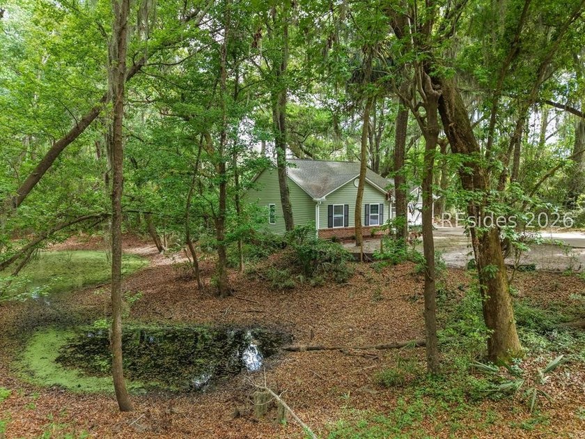 Tucked away on a private wooded setting boasting a prime lot - photo 33