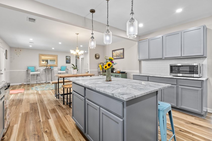 Welcome home! This is a beautiful 3br 2ba, brick ranch home - photo 11