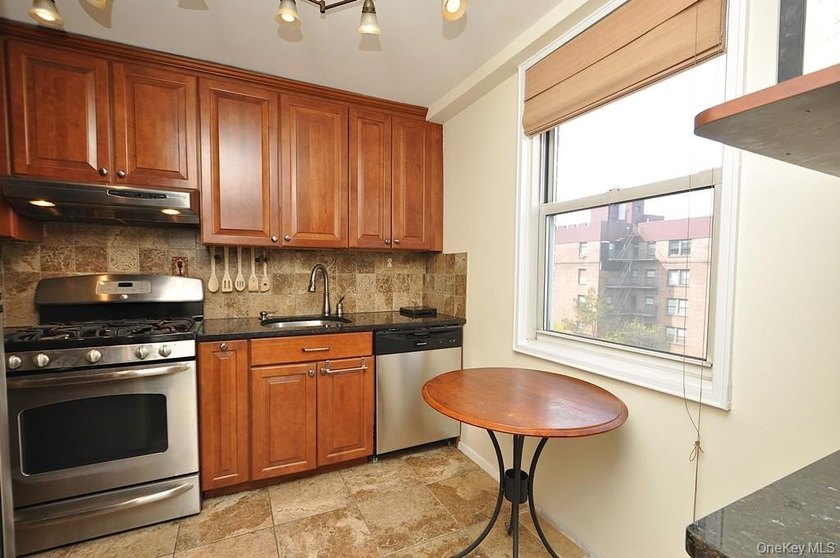 Perched on the top-floor corner, this sun-drenched 2-bedroom - photo 14