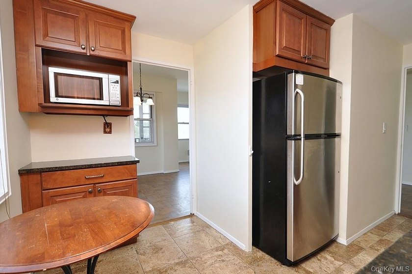 Perched on the top-floor corner, this sun-drenched 2-bedroom - photo 16
