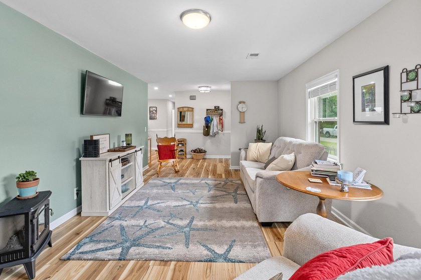 Welcome home! This is a beautiful 3br 2ba, brick ranch home - photo 19