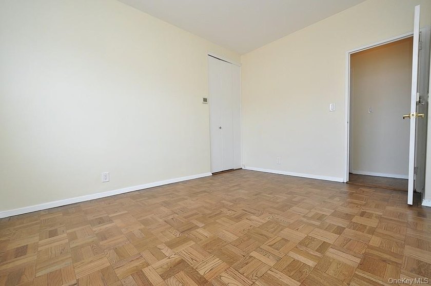 Perched on the top-floor corner, this sun-drenched 2-bedroom - photo 31