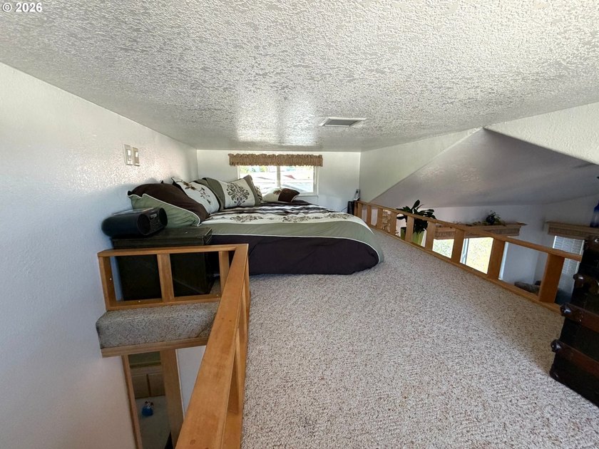 Updated 2004 park model located in the 55+ Chetco RV Park. This - photo 15