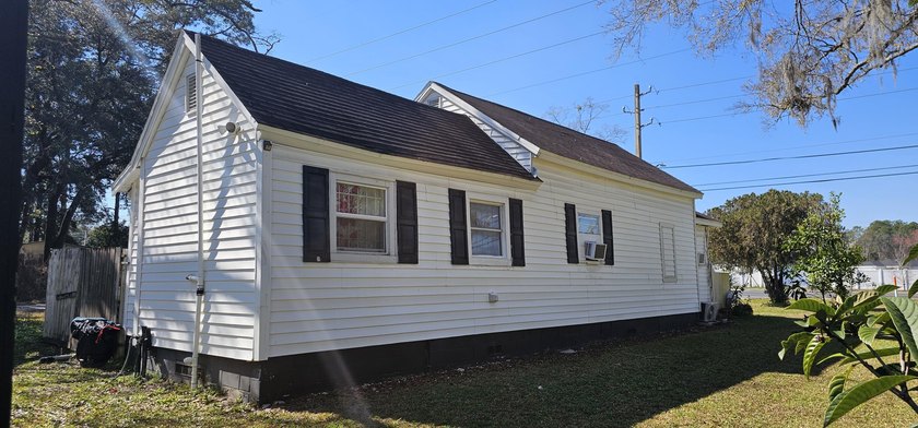 Discover the possibilities at 5676 Soutel Dr, Jacksonville, FL! - photo 7